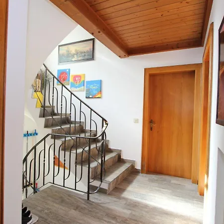 Hébergement de vacances Detached Holiday With 4 Bedrooms In Muhlbach, Near The Ski Lift. Picheln