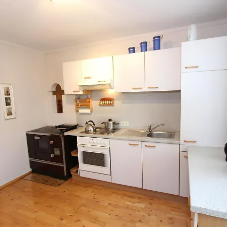 Hébergement de vacances Detached Holiday With 4 Bedrooms In Muhlbach, Near The Ski Lift. *