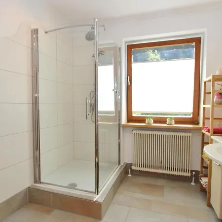 Hébergement de vacances Detached Holiday With 4 Bedrooms In Muhlbach, Near The Ski Lift.