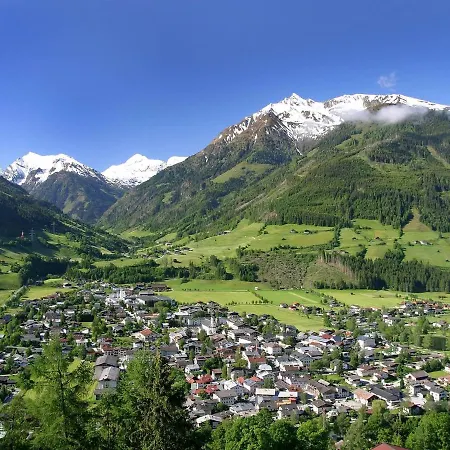 Hébergement de vacances Detached Holiday With 4 Bedrooms In Muhlbach, Near The Ski Lift. *